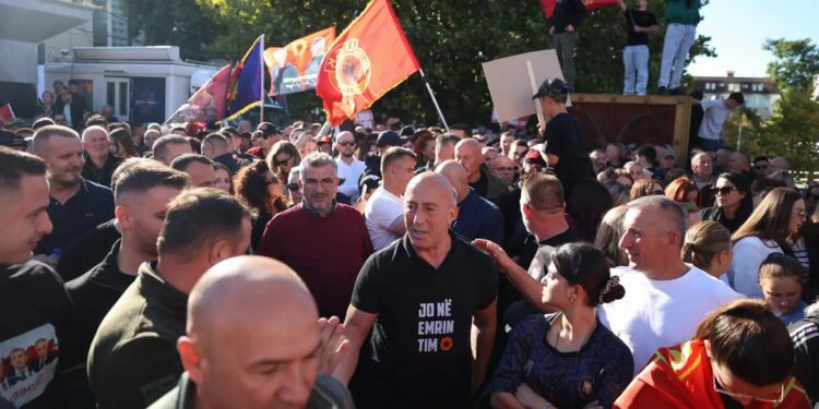 “Rroftë UÇK”, Haradinaj: Çdo ditë, sheshet e Kosovës po mbushen me thirrje për drejtësi