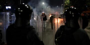 “Hidhërim i madh për shkak të dënimit të ish- luftëtarëve” -“Kurti skeptik për ligjin” – protesta e mbrëmshme në mediat e botës