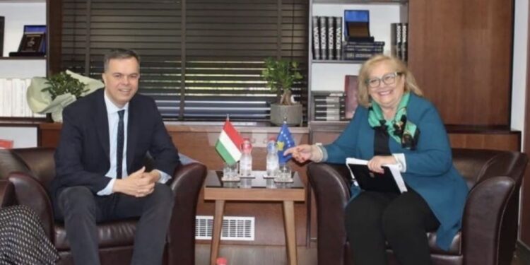 Ambasadori hungarez: Presim të forcojmë bashkëpunimin me Presidenten Shiroka-Pula