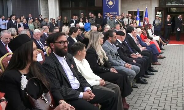 “Nder i jashtëzakonshëm, moment historik”, vajza e uron Justina Shiroka-Pulën për zgjedhjen Presidente