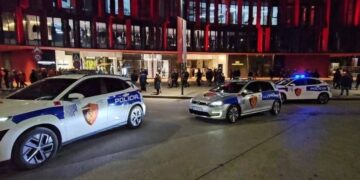 Derbi “blindon” kryeqytetin shqiptar, policia bllokon disa akse rrugore dhe përcakton itineraret për tifozët e Partizanit dhe Tiranës