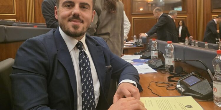 Deputeti i LVV-së: Shpejt do ta bëjmë ligjin për automjete, kufizimi i importit me 10 vjet është i pakumtimtë