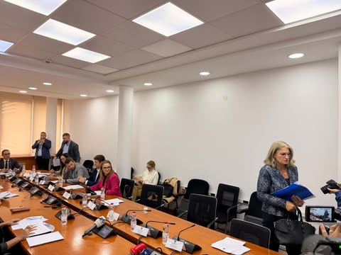 Përplasje mes deputetëve në Komisionin për Buxhet, deputet e PDK-së dhe Aleancës lëshojnë mbledhjen