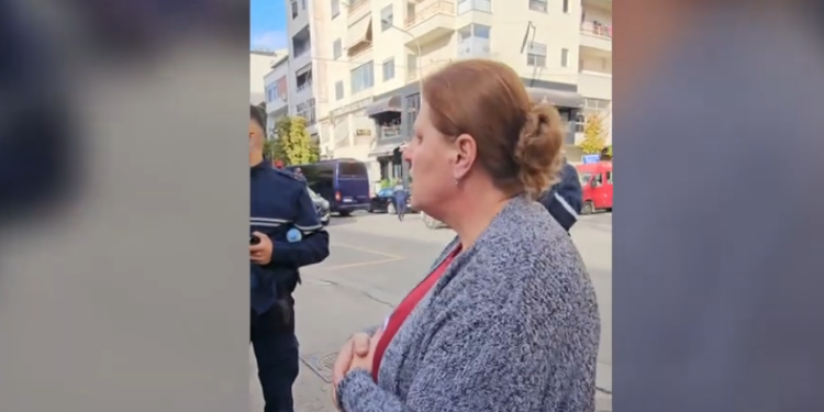 “E arrestuan teksa kthehej në shtëpi”- E ëma kërkon të birin 16-vjeçar: Policia nuk më thotë si e kam djalin