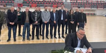 Hamza me bashkëpunëtorë shkon për ngushëllime në Skenderaj, për heroin Idriz Rrecaj