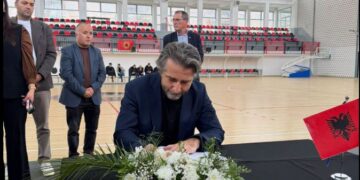 Rama bën homazhe për Idriz Rrecajn: E zhdukën fizikisht, por jo veprën dhe idealin e tij