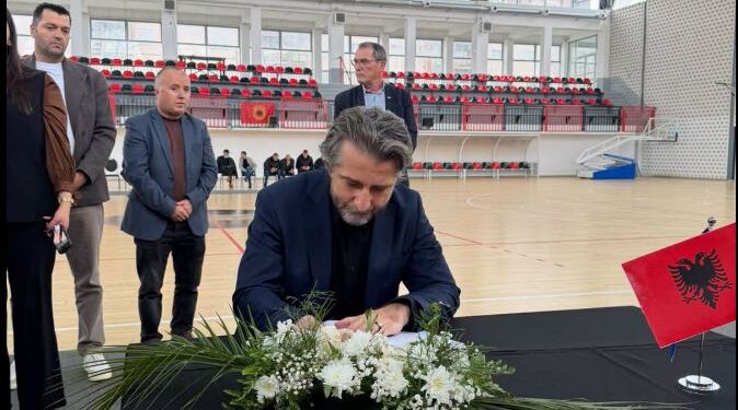 Rama bën homazhe për Idriz Rrecajn: E zhdukën fizikisht, por jo veprën dhe idealin e tij