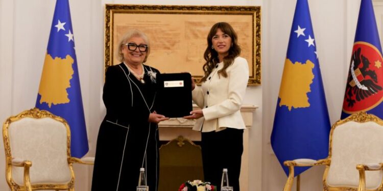 Drejtuesit e institucioneve të Kosovës kanë reaguar për herë të parë për protestat në Shqipëri