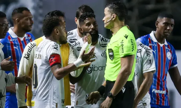Neymar përjashtohet me karton të kuq dhe shpërthen në zemërim, tenton të sulmojë lojtarin e Bahias