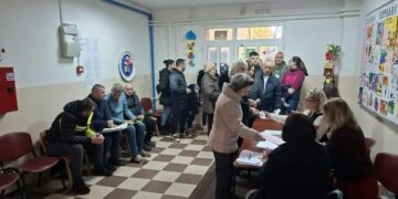 Dyshime për blerje votash në Zajeçar të Serbisë, mbërrin policia në vendin e ngjarjes