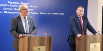 Vrasja e gruas në Pejë, deputetja e LDK-së kërkon dorëheqjen e Xhelal Sveçlës dhe Gazmend Hoxhës