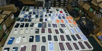 Operacion antikontrabandë në Gjakovë – Dogana kapë 121 telefona pa letra, detaje