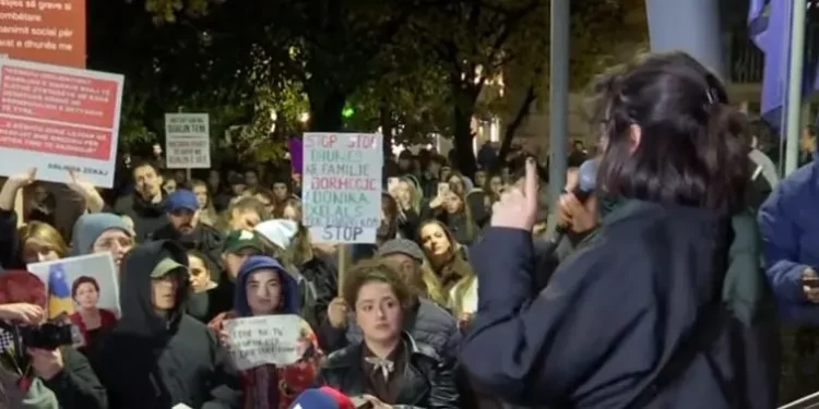“Konferenca të mbahet jashtë” – Nesër thirret protestë para adresimit të Gërvallës e Sveçlës