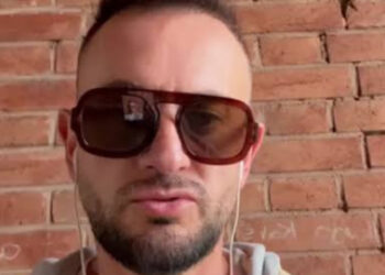 Gazetari shqiptar trondit sërish: Janë dy deputetë nga Kosova, njëri shkëmbeu foto intime me një mashkull -këto janë inicialet