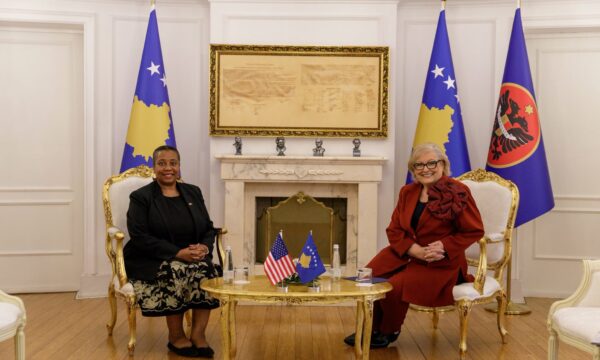 Ambasada amerikane uron presidenten e re të Kosovës: Mezi presim të punojmë me Justina Shiroka Pulën