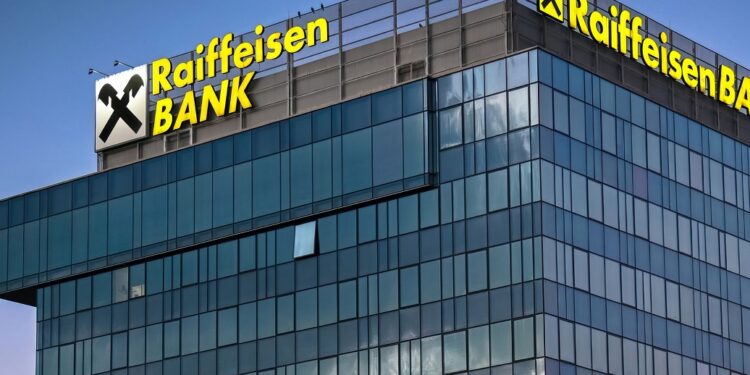 Paratë po ‘avullohen’ nga llogaritë e klientëve Raiffeisen Bank, shqiptarët vidhen masivisht?