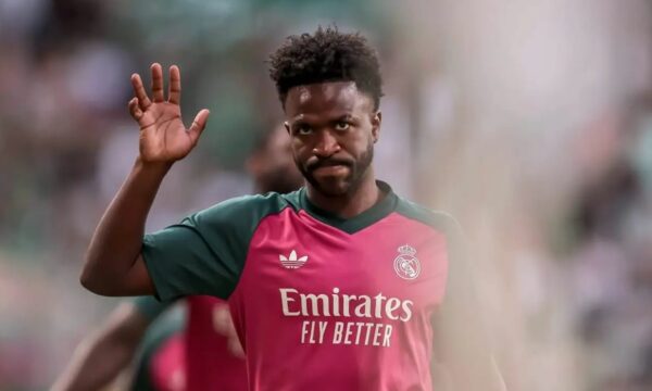 Vinicius e pranon momentin e vështirë: “Jam i zemëruar me veten, vërshëllimat nuk më ndihmojnë”