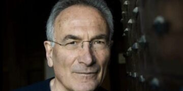 Studiuesi francez: Rusia manipuloi procesin që çoi te Gjykata Speciale, Dick Marty ishte “idiot i dobishëm”
