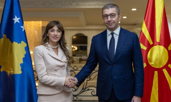 Mickoski pret Haxhiun: Folëm për avancimin e bashkëpunimit dhe forcimin e marrëdhënieve mes dy vendeve