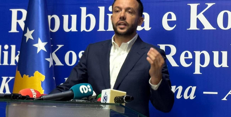 Qeveria e dërgoi në Kuvend Ligjin për Gjykatën Speciale, reagon Arian Tahiri: “UÇK-ja duhet të na bashkojë”