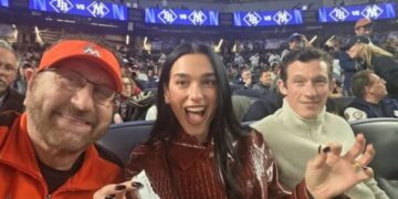 Tifozi bëhet viral: Bëri foto me Dua Lipën pa e ditur se kush ishte ajo!