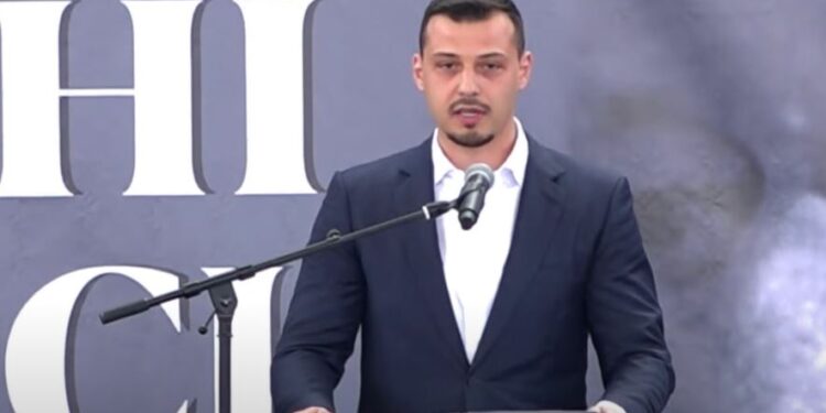 Djali i Thaçit falënderon marshuesit: Prania e juaj dëshmoi se zëri dhe e vërteta e një populli nuk mund të burgosen