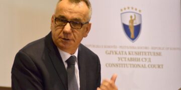 Enver Hasani: Kuvendi nuk mund t’ia ndryshojë as presjen ligjit të kthyer nga Presidentja