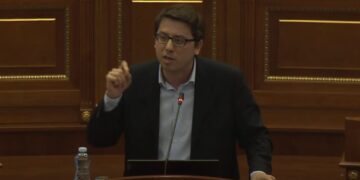 Murati: Paga e 13-të do të paguhet në fillim të vitit të ardhshëm, komunat nuk janë dëmtuar nga rishikimi i buxhetit