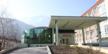 Vazhdon konflikti i Elshanëve dhe Kelmendëve, therje me thika sot në qendër të Pejës