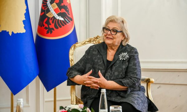 Presidentja Shiroka-Pula pret senatorët amerikanë, iu ndan mirënjohje për kontributin ndaj Kosovës