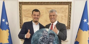 “E nesërmja lind sot”, Endrit Thaçi publikon një fotografi emocionuese me babanë e tij, Hashim Thaçin