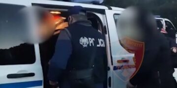 Dy të rinj nga Vushtrria kapen nga policia shqiptare në Morinë, kërkoheshin nga INTERPOL-i në Gjermani