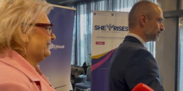 Presidentja hesht për vrasjen e Arlinda Zekajt kur pyetet nga gazetarët