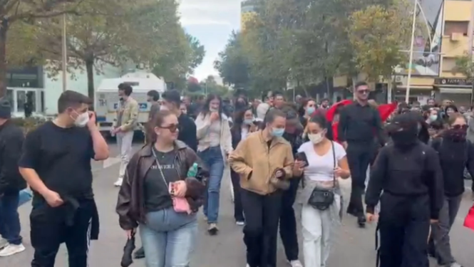 Sot dita e 12-të e protestës së studentëve në Tiranë, pritet t’i bashkohen edhe pedagogët, mjekët, artistët e diaspora