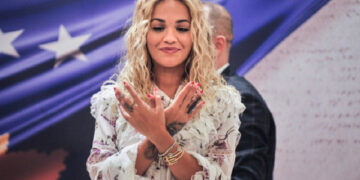 Rita Ora shpërndan momentin kur Justina Shiroka-Pula betohet si presidente