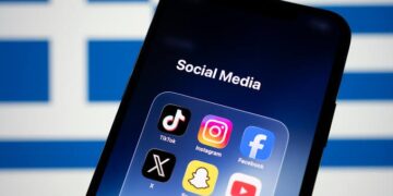 Greqia ndalon përdorimin e rrjeteve sociale për fëmijët nën 15 vjeç