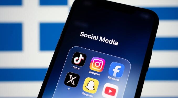 Greqia ndalon përdorimin e rrjeteve sociale për fëmijët nën 15 vjeç