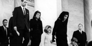 “Mallkimi” i familjes Kennedy godet sërish/ Mbesa e Robert ndërron jetë në moshën 42-vjeçare